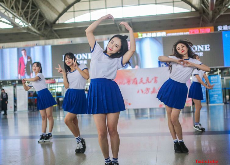 美女空姐机场上演劲歌热舞