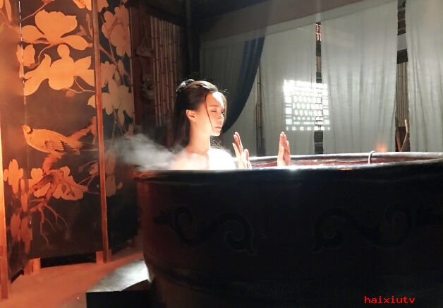 聊天室沈梦辰揭古装戏内幕 练功的时候原来是这样