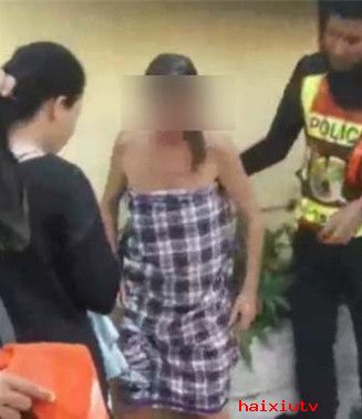 网站聊天室泰国洋妞难耐天气炎热 竟脱衣街头暴走1
