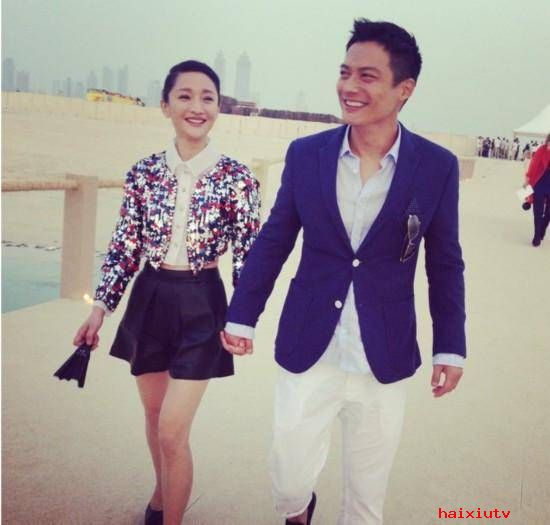 网站聊天室新闻 周迅被曝离婚素颜赶飞机懒理传闻2