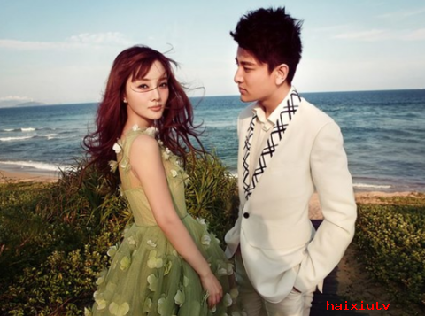 网站聊天室新闻 李小璐随夫回农村不摆架子跟老乡热聊3