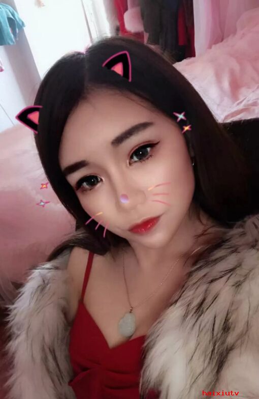 嗨秀直播间美女 主播脸太小也烦恼3