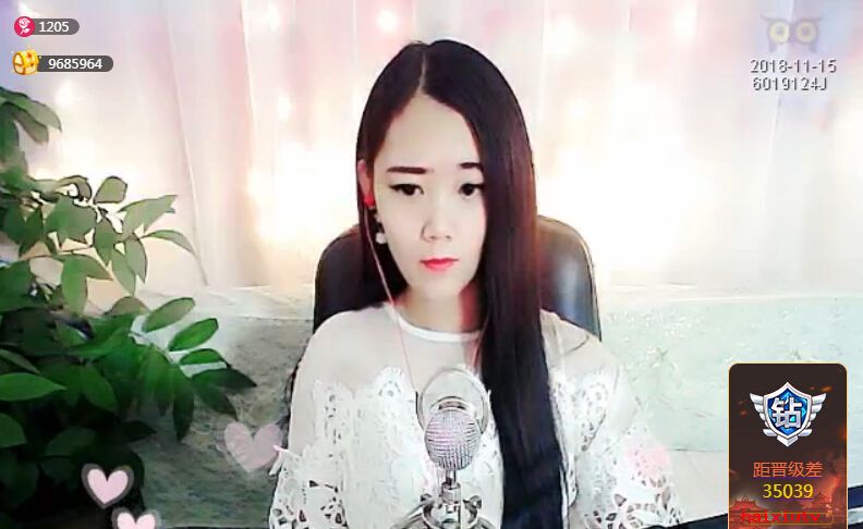 美女直播间在线聊 快躲到主播的怀抱里