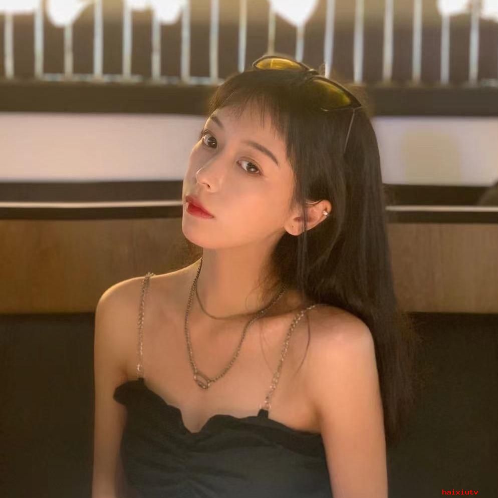 午夜秀场美女直播间，性感美女翘臀热舞直播间
